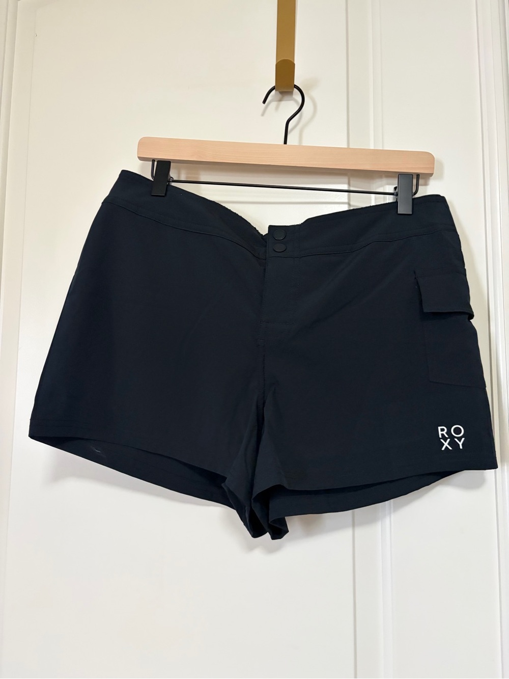NWOT☀️🌊🏄🏽♀️Roxy Black Swim Cargo Board Shorts🌴